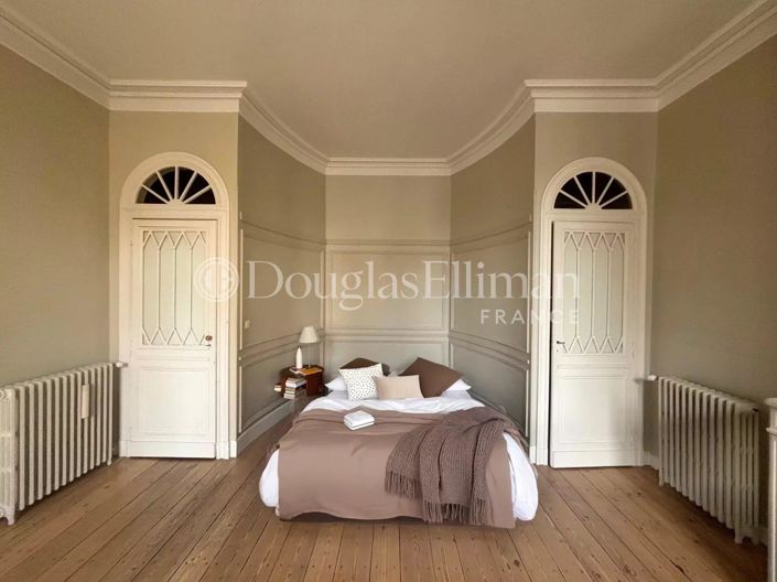 Image No.4-6 Bed House for sale