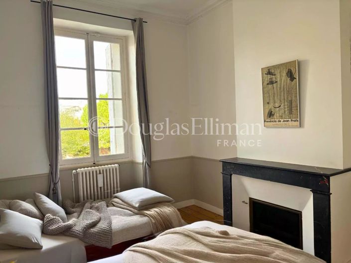 Image No.5-6 Bed House for sale