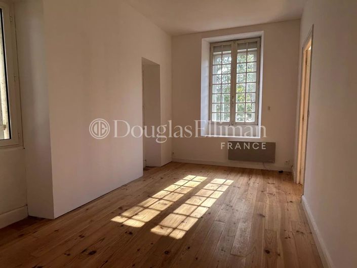 Image No.5-6 Bed House for sale