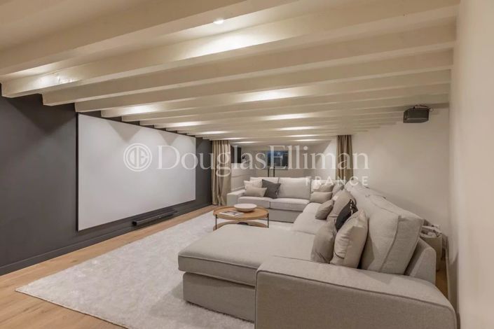 Image No.10-4 Bed Apartment for sale