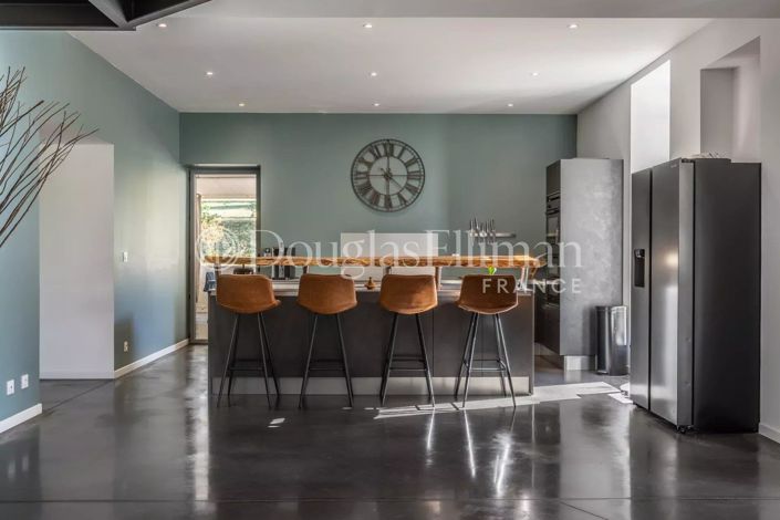 Image No.6-9 Bed House for sale