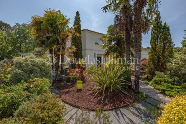 Image No.1-4 Bed House for sale