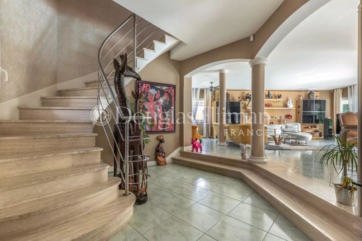 Image No.10-4 Bed House for sale