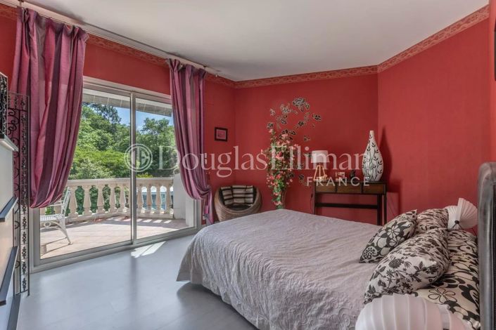 Image No.9-4 Bed House for sale