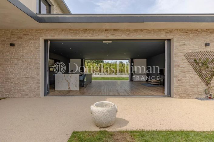 Image No.3-5 Bed House for sale