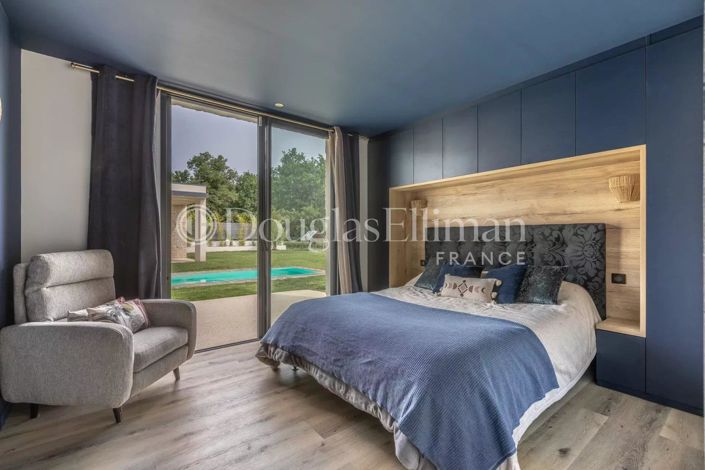 Image No.4-5 Bed House for sale