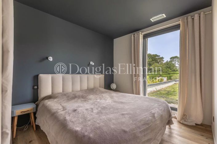 Image No.6-5 Bed House for sale