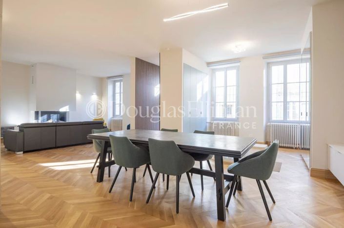 Image No.1-5 Bed House for sale