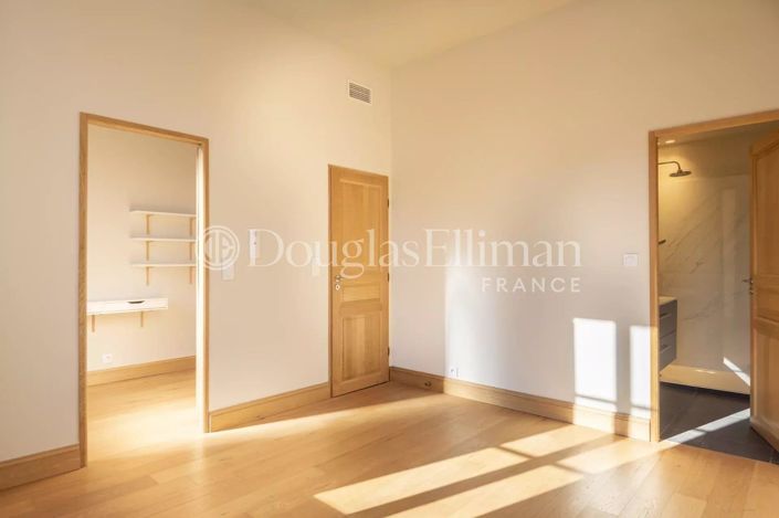 Image No.10-5 Bed House for sale