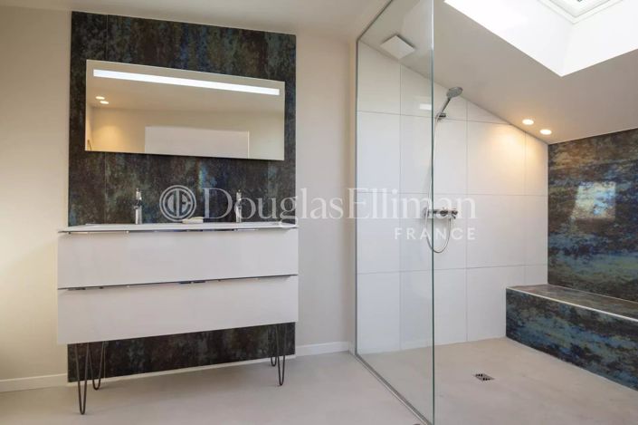 Image No.11-5 Bed House for sale