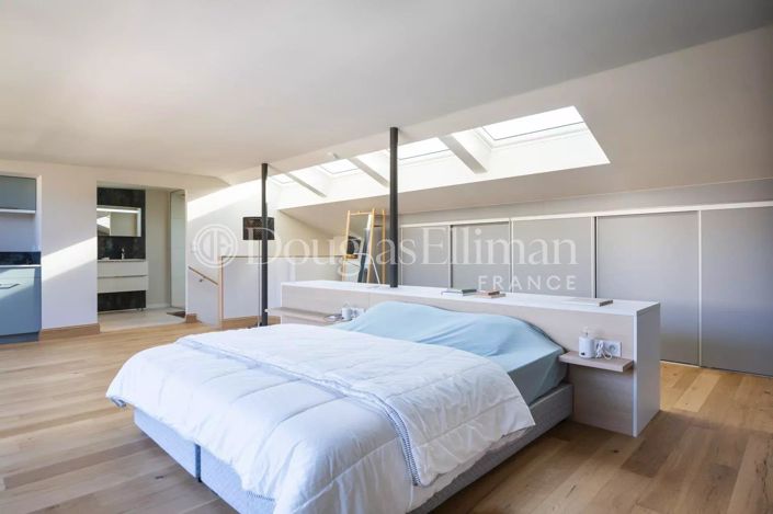 Image No.6-5 Bed House for sale