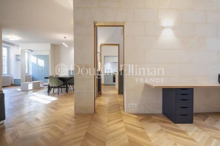 Image No.8-5 Bed House for sale