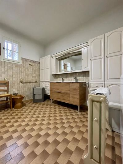 Image No.21-5 Bed House for sale