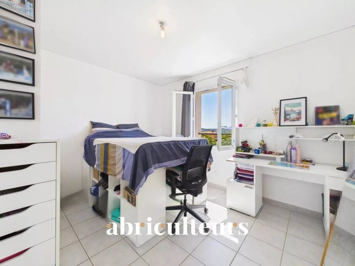 Image No.13-4 Bed House for sale