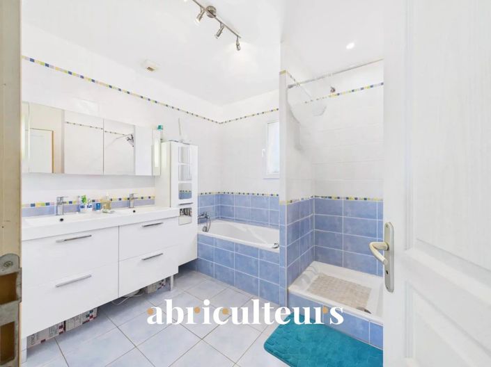 Image No.14-4 Bed House for sale