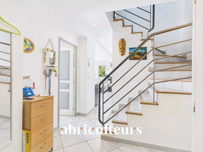 Image No.3-4 Bed House for sale