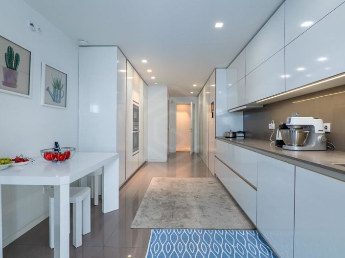 Image No.27-3 Bed Apartment for sale