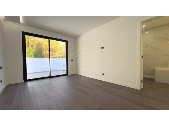 Image No.12-3 Bed House for sale