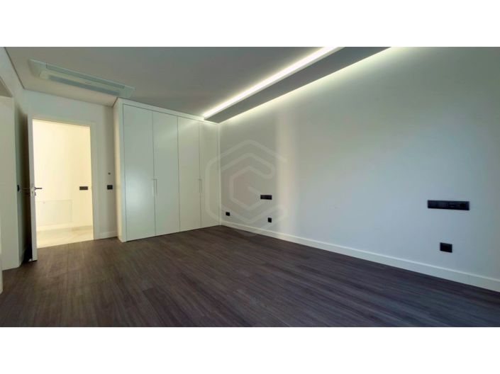 Image No.13-3 Bed House for sale
