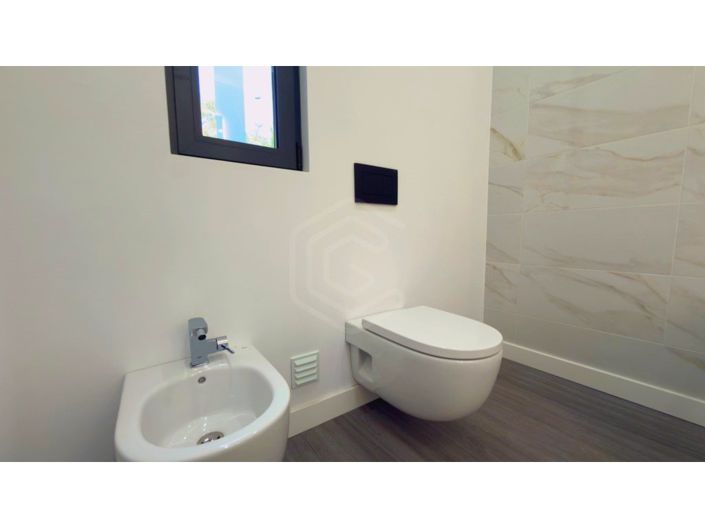 Image No.16-3 Bed House for sale
