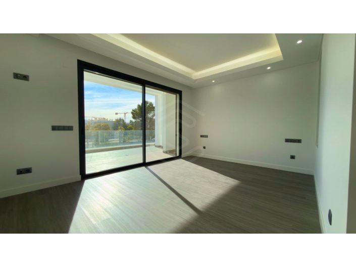 Image No.17-3 Bed House for sale