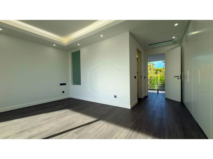 Image No.19-3 Bed House for sale