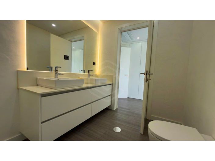 Image No.21-3 Bed House for sale