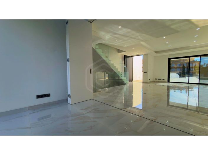 Image No.5-3 Bed House for sale