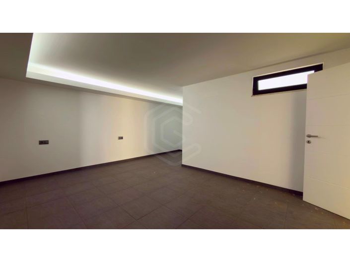 Image No.51-3 Bed House for sale