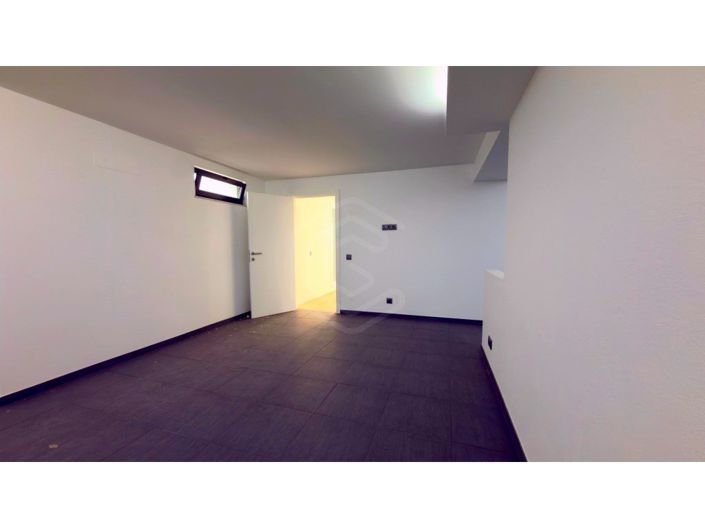 Image No.53-3 Bed House for sale