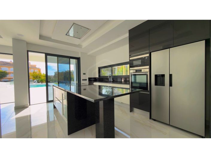 Image No.7-3 Bed House for sale