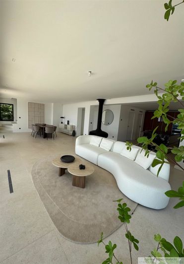 Image No.6-4 Bed House for sale