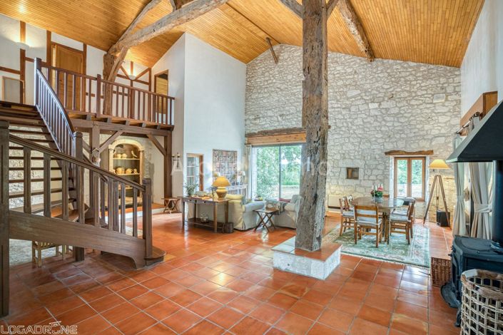 Image No.6-6 Bed House for sale