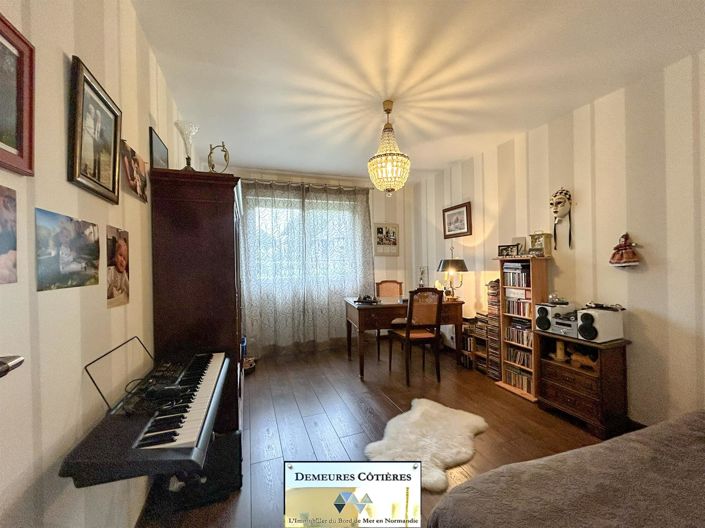 Image No.21-4 Bed House for sale