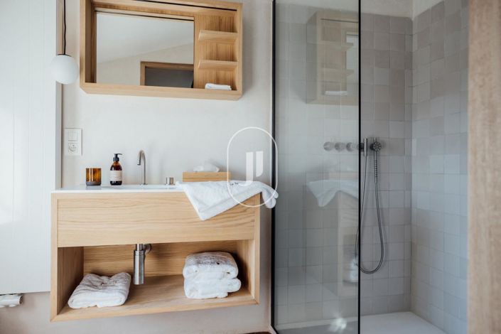 Image No.9-6 Bed House for sale