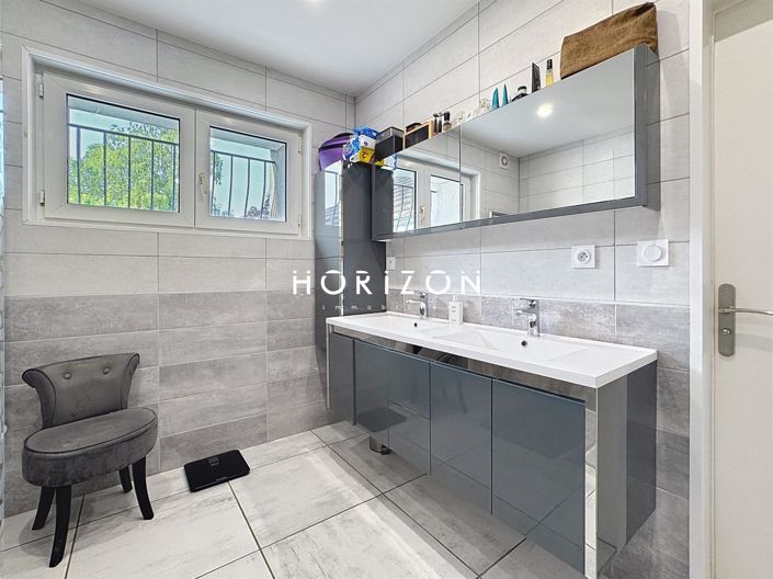 Image No.20-6 Bed House for sale