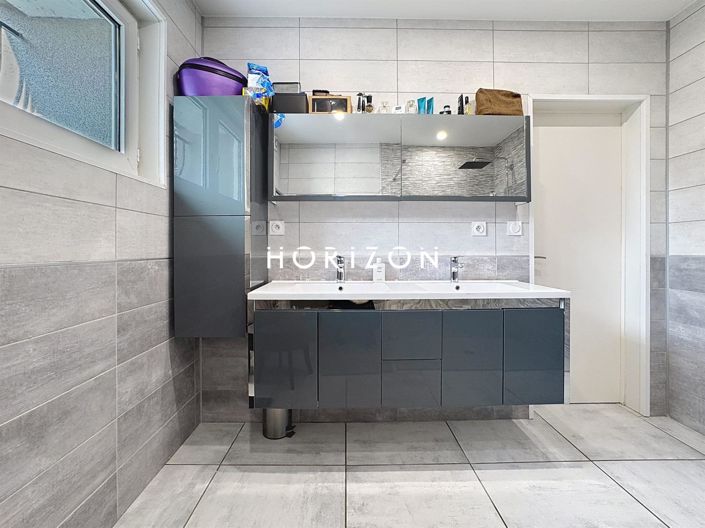 Image No.21-6 Bed House for sale