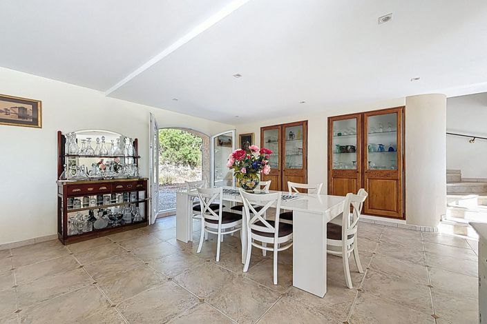 Image No.13-4 Bed House for sale