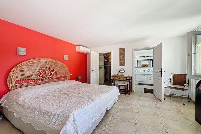 Image No.17-4 Bed House for sale