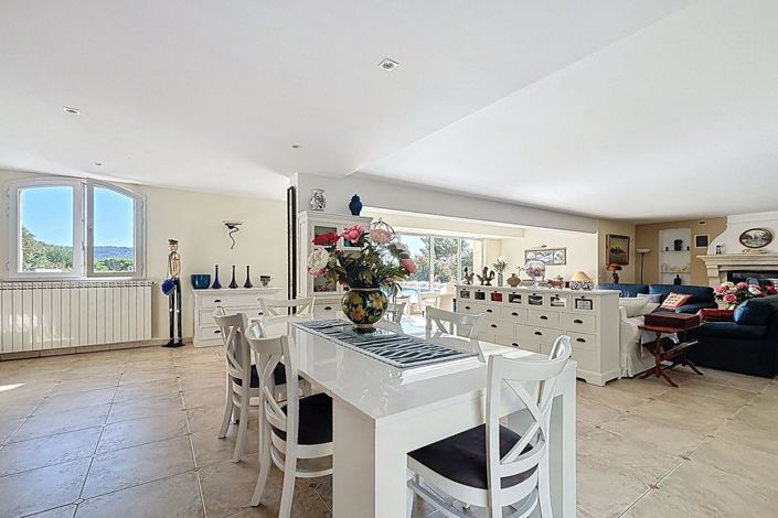 Image No.2-4 Bed House for sale