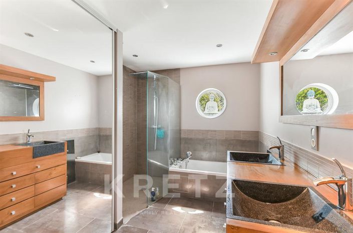 Image No.9-3 Bed House for sale