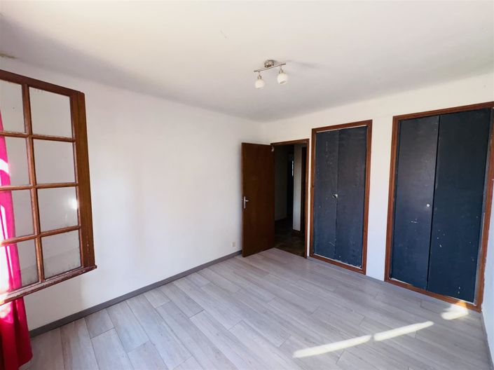 Image No.12-5 Bed House for sale