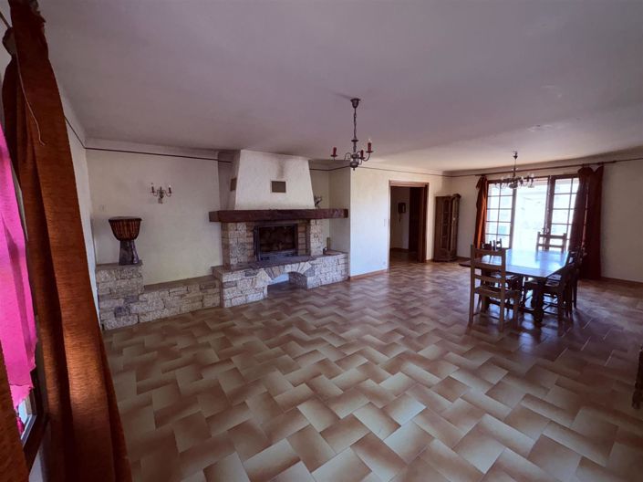 Image No.12-5 Bed House for sale