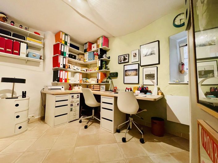 Image No.11-3 Bed House for sale