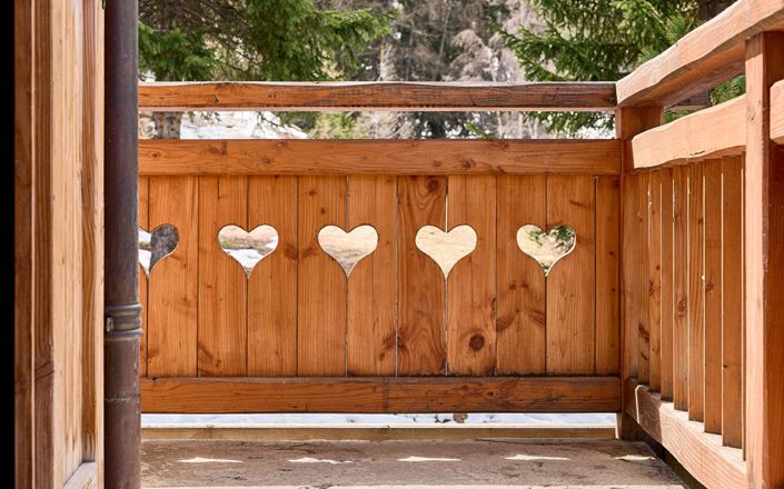 Image No.17-10 Bed Property for sale