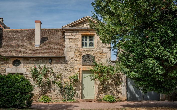 Image No.10-8 Bed Property for sale