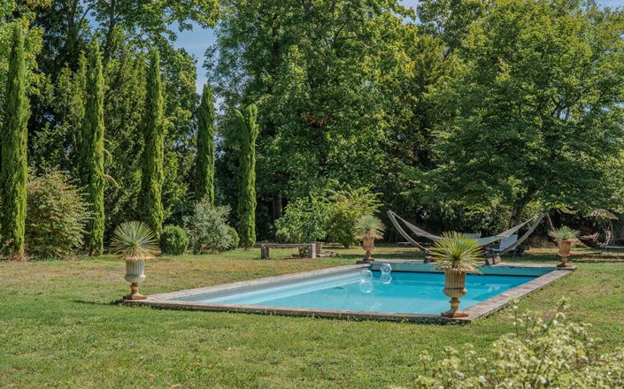 Image No.10-8 Bed Property for sale