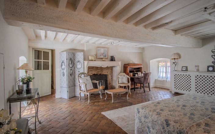 Image No.17-8 Bed Property for sale