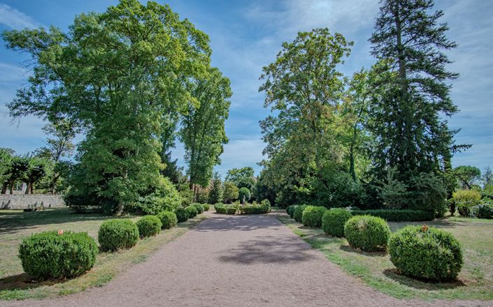 Image No.5-8 Bed Property for sale