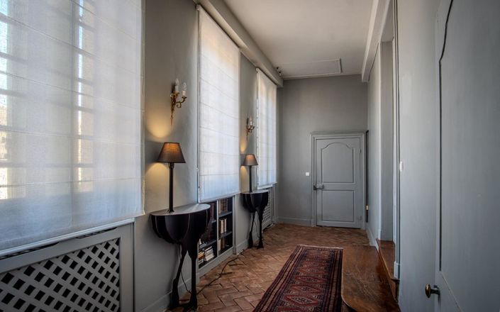 Image No.9-8 Bed Property for sale